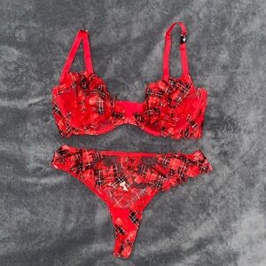 Victoria’s Secret low cut Demi-Bonnet & Very Sexy thong